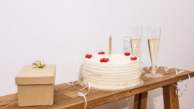 Какой подарок купить девочке на год