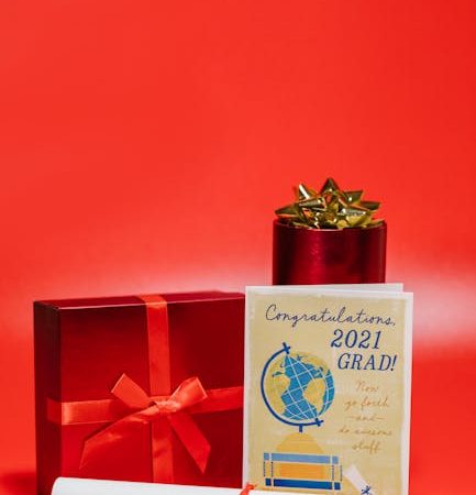 Какой подарок можно подарить девочке 12 лет