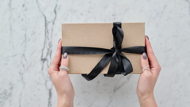 Какой подарок подарить девушке просто так