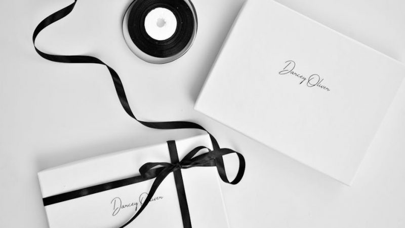 Какие подарки можно дарить учителям по закону