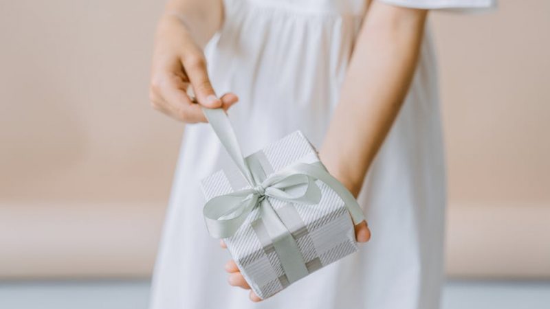 Дарим подарки