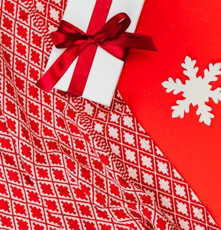 Какой подарок можно подарить на свадьбу молодоженам