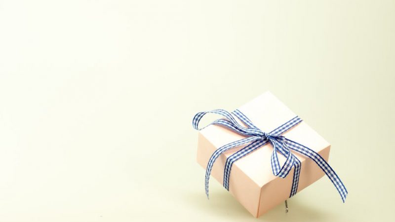 Какой подарок дарят школе