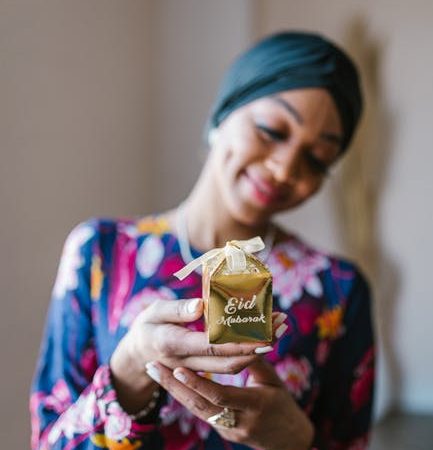 Какой подарок подарить на год