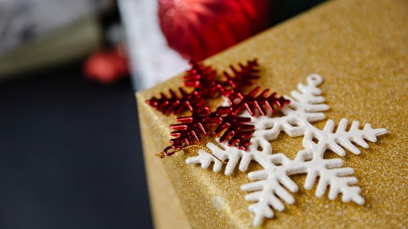 Какой подарок сделать на рождение жене