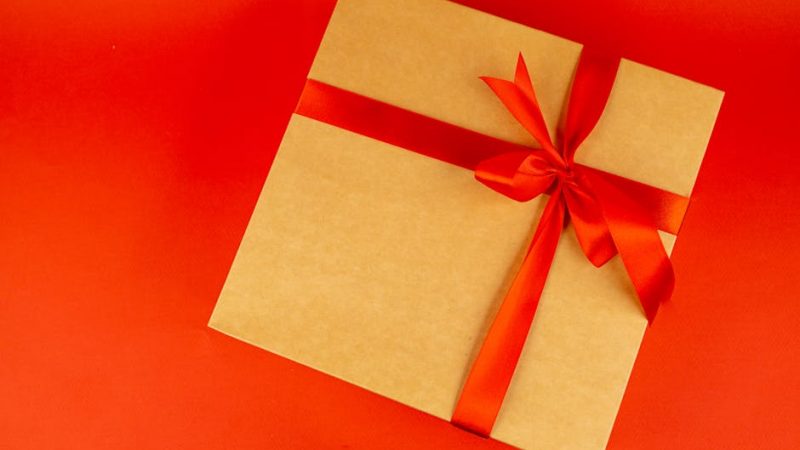 Какие подарки например