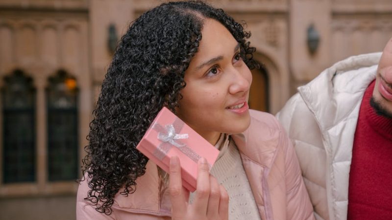 Какой можно сделать подарок годовщину