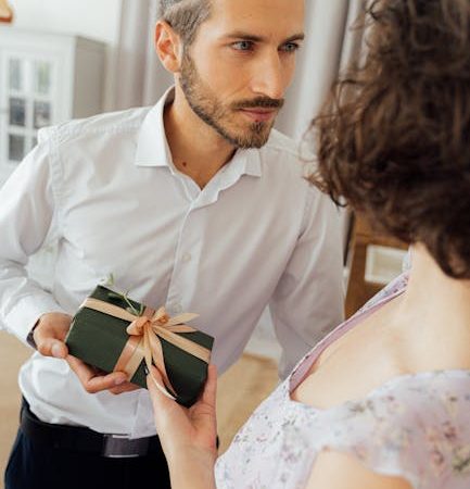 Какие подарки можно подарить на 8 марта