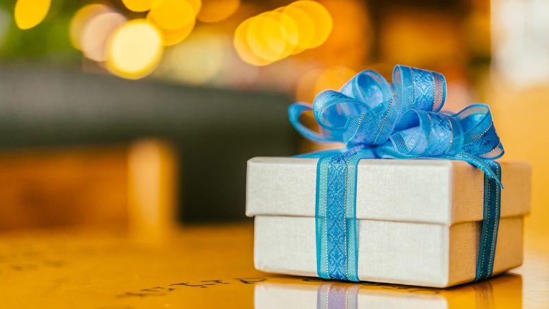 Какой оригинальный подарок на свадьбу