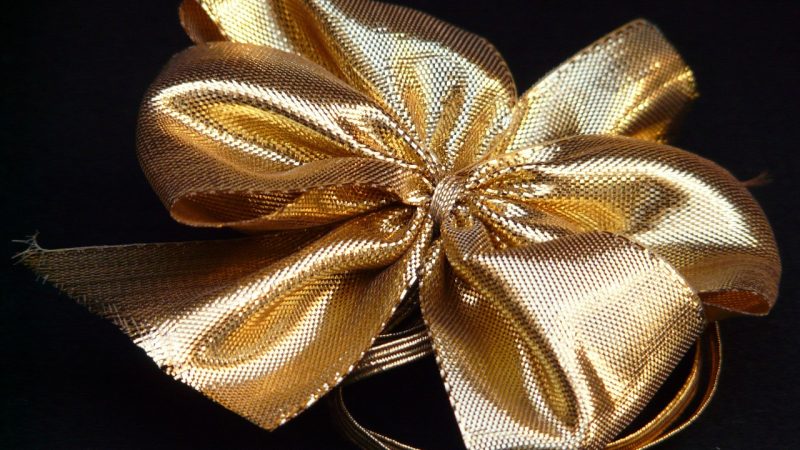 Какие подарки на золотую свадьбу