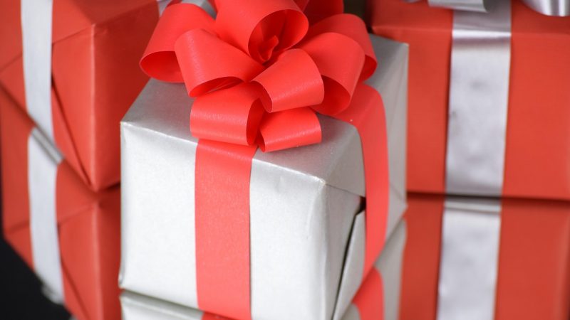 Любим дарить подарки