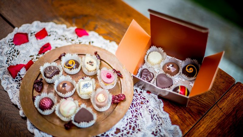 Какой лучше подарок девушке