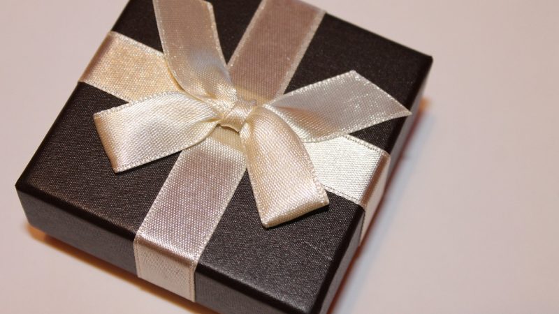 Какой подарок подарить крестному